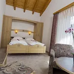 Artemis Hotel